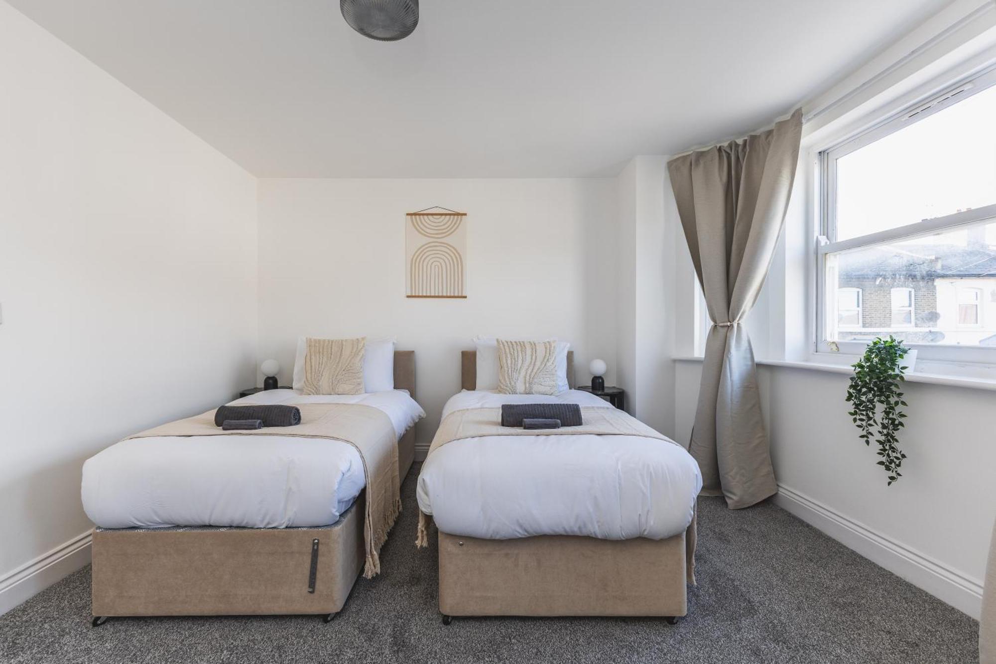 Arte Stays Serviced Houses Stratford - 3 Bedrooms 2 Bathrooms Houses London, Stratford, Maryland, Free Parking, Garden, Weekly Or Monthly Stays - Up To 8 Guests Londres Exterior foto